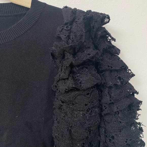 Black sweater with puffer lace sleeves - Picture 2 of 3
